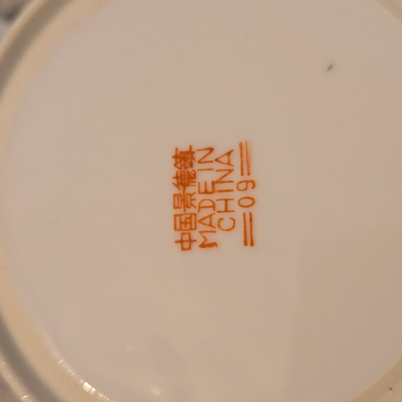 Signed Chinese Hand Painted Multi Color Dragon Floral Jar with Handle & Lid Rare - Picture 4 of 8